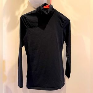 Eddie Bauer womens turtleneck in black